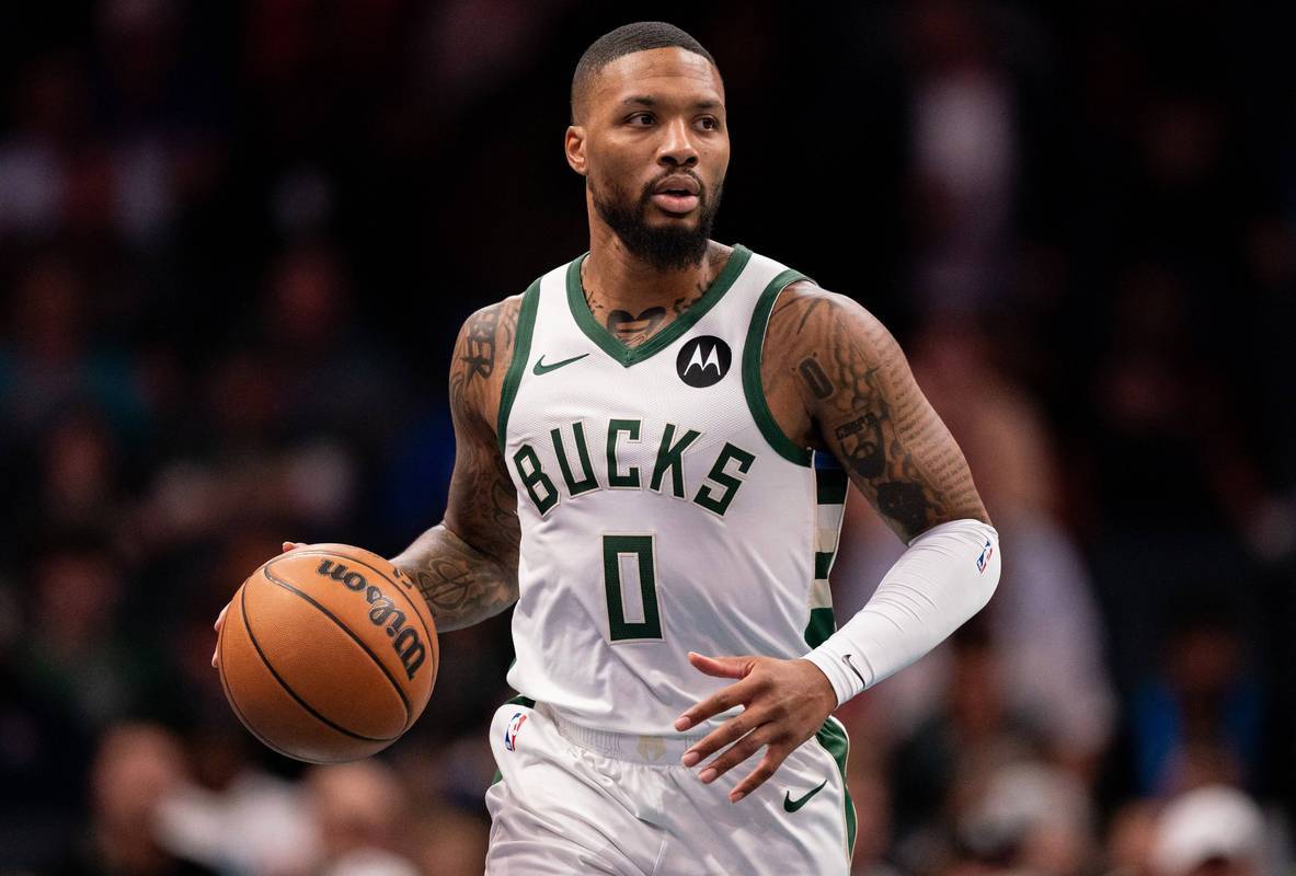 包含九游欢乐APP：球星访谈：利拉德谈加盟凯尔特人队的感受的词条