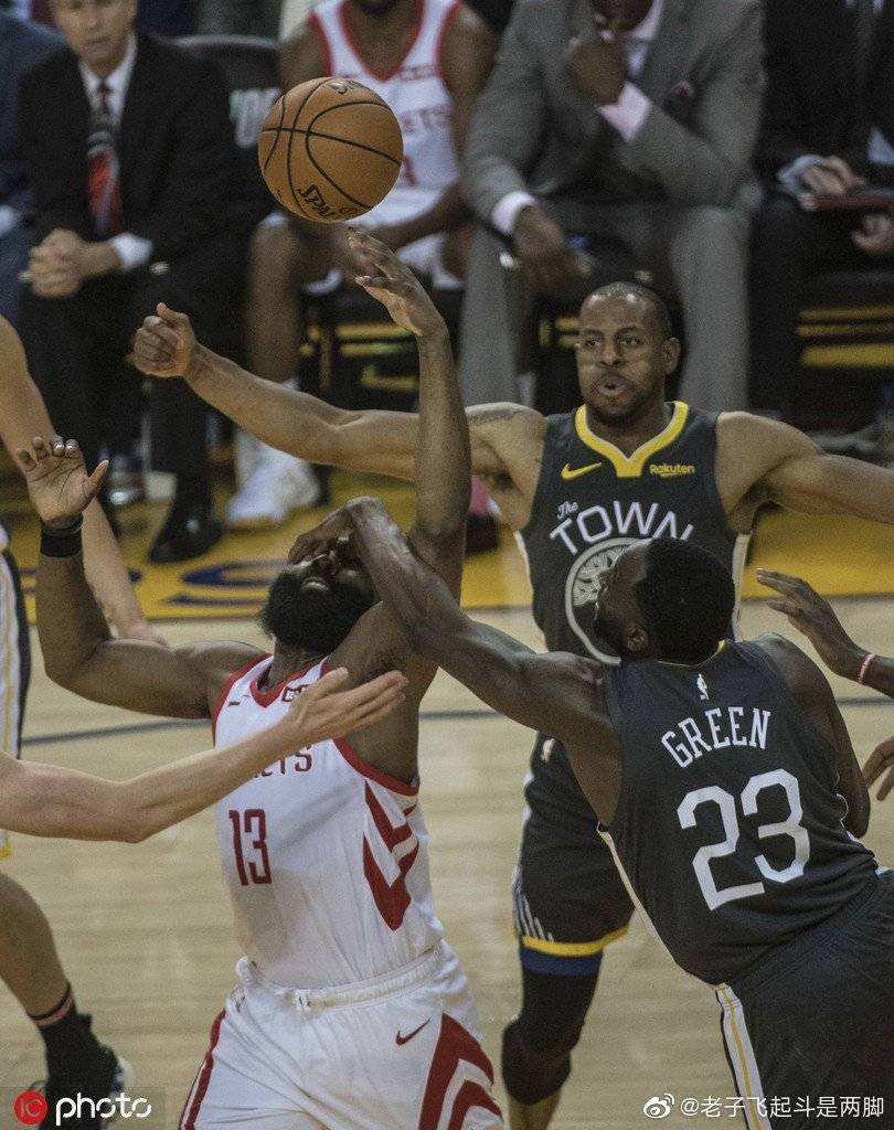 九游欢乐APP:勇士队格林的防守技巧：如何阅读比赛，做出正确的判断，成为防守大师？的简单介绍