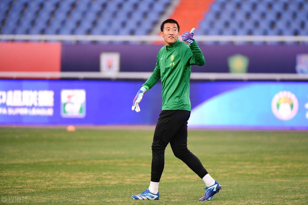 九游欢乐官方网站:年轻门将韩佳奇技术特点分析：潜力与成长空间的简单介绍