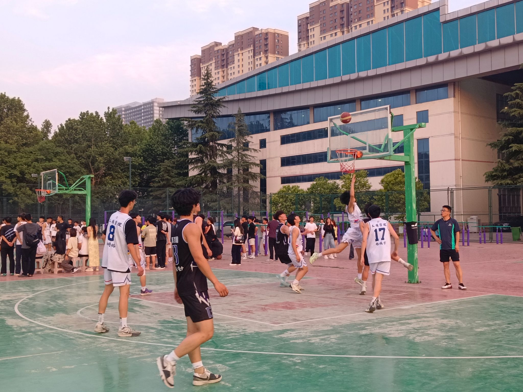 九游欢乐平台:校园篮球特色学校建设,培养学生篮球兴趣的简单介绍 九游欢乐平台:校园篮球特色学校建设,培养学生篮球兴趣的简单介绍