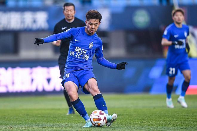 九游欢乐官方网站:年轻中场严鼎皓“潜力无限”，球迷：希望他能成为中国足球的中场核心！的简单介绍