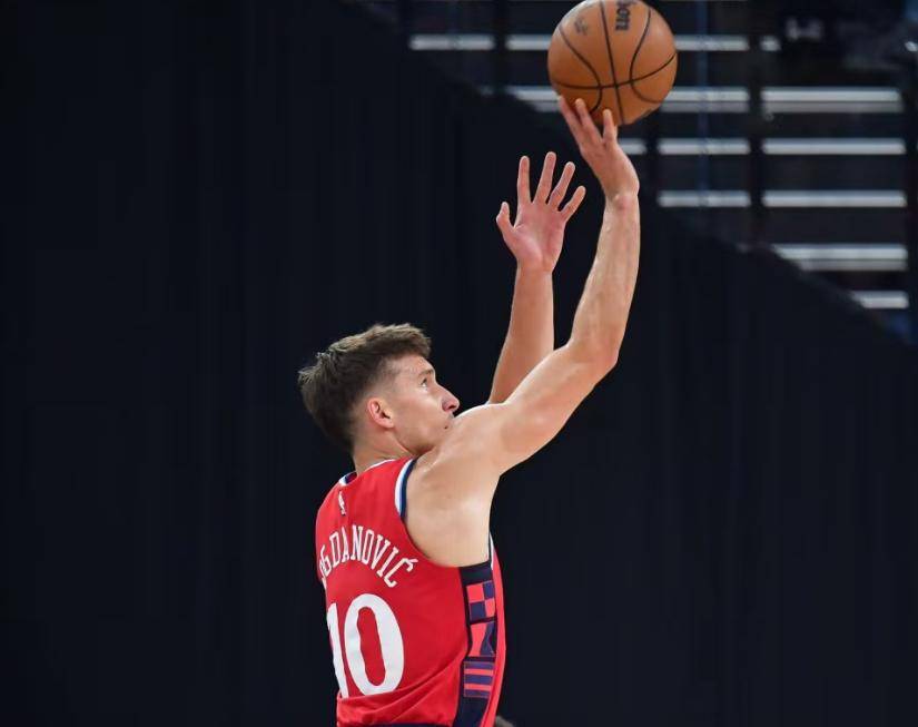 包含九游欢乐APP：76人队新赛季：豪斯表示将提升篮板球保护的词条