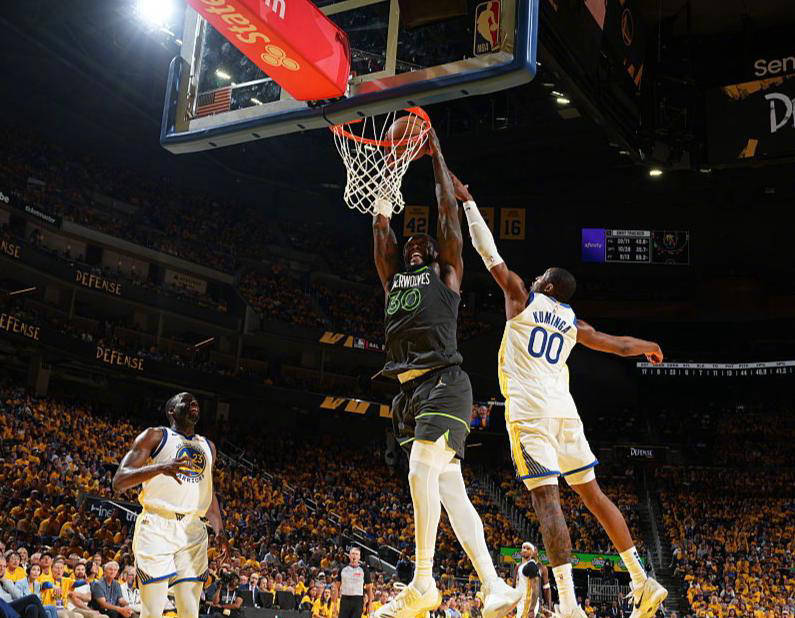 九游欢乐APP：76人队新赛季：里德表示将提升篮板球保护的简单介绍