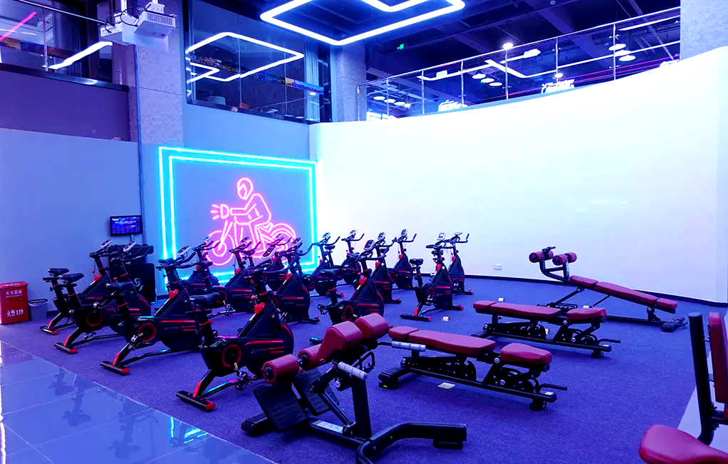 包含九游欢乐平台：篮球训练营：个性化定制，科技赋能，提升训练效果的词条