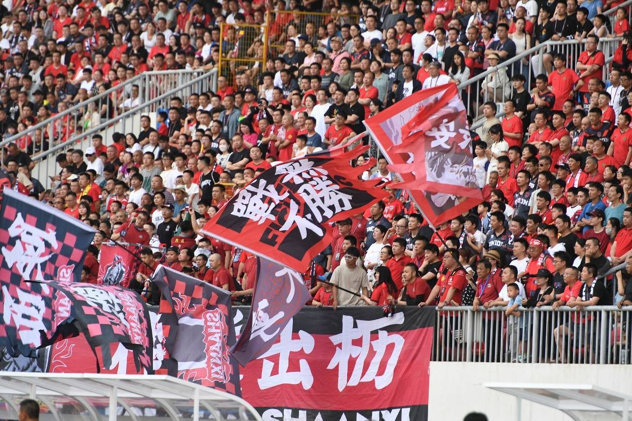 关于九游欢乐官方网站:足协杯惊现“玄学”！神秘力量助黑马球队一路高歌猛进？的信息