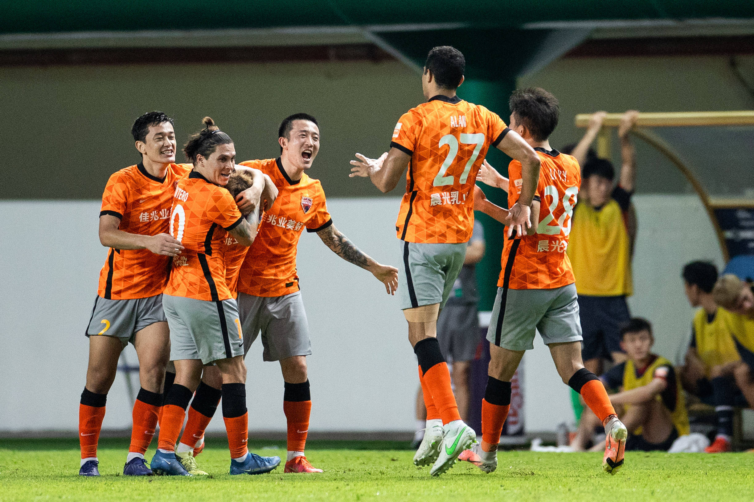 包含九游欢乐官方网站:老将郜林转型解说“语出惊人”，球迷：这解说比比赛还精彩！的词条