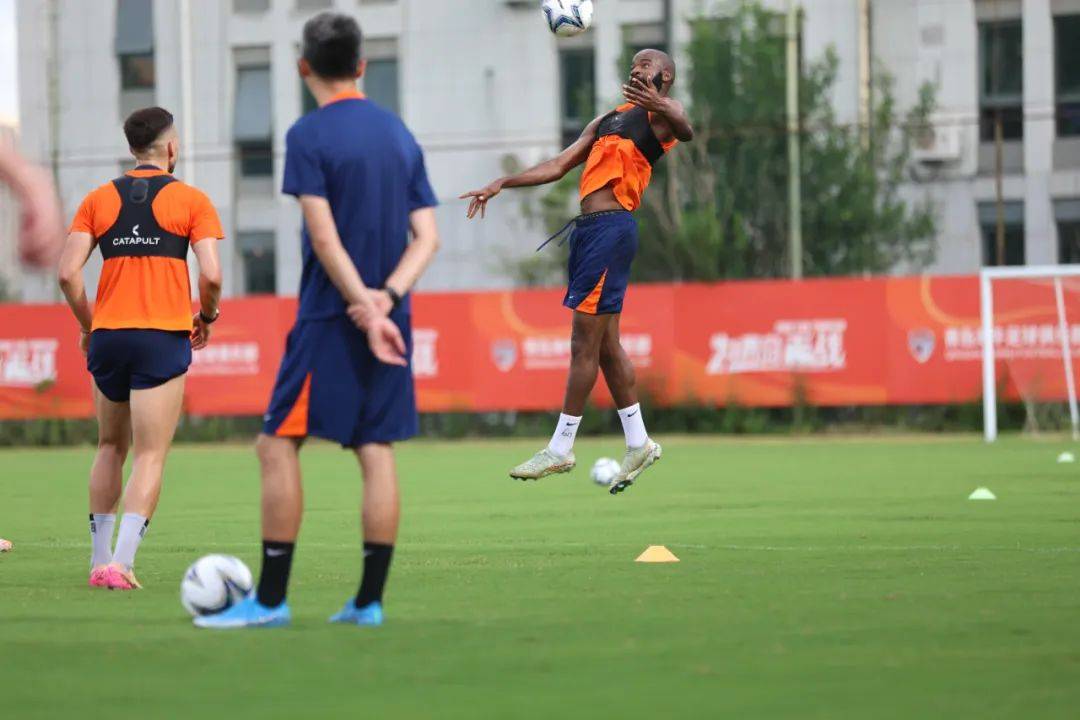 九游欢乐官方网站:足协杯半决赛前瞻:球队实力对比与胜负预测 九游欢乐官方网站:足协杯半决赛前瞻:球队实力对比与胜负预测