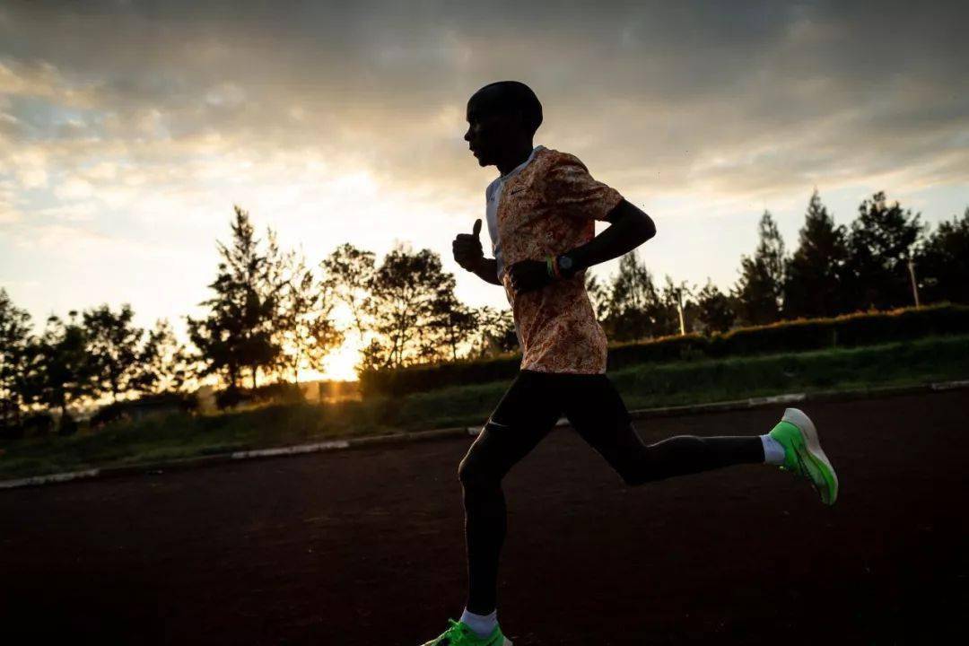 关于九游娱乐:技术对运动员训练的支持：设备的革命性变化的信息