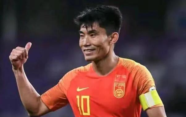 九游欢乐官方网站:老将郑智退役“带不动”？球迷：中国足球后继无人！的简单介绍