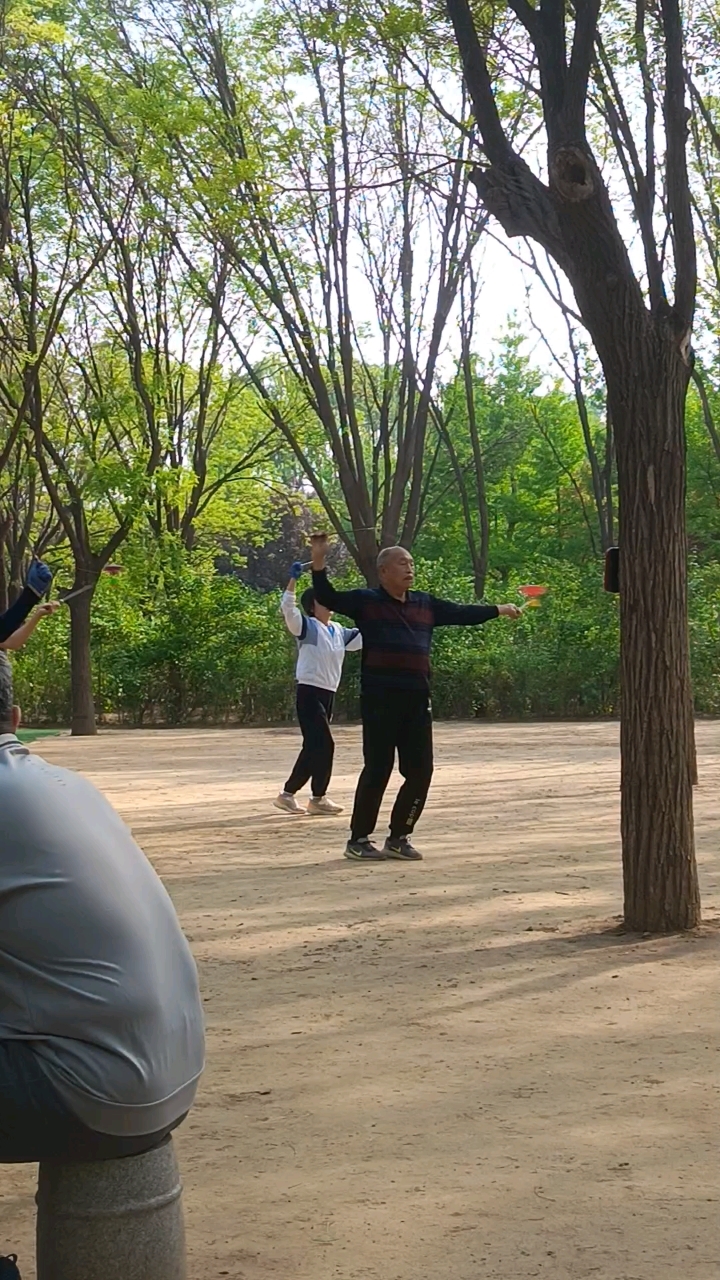 九游娱乐:老年人体育锻炼，延缓衰老的简单介绍