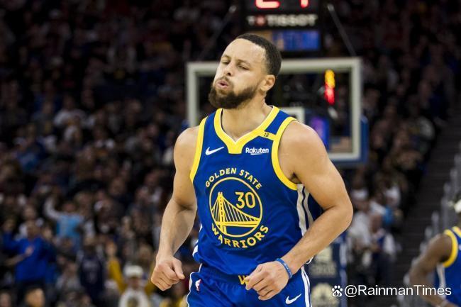 九游欢乐APP:斯蒂芬·库里三分球破纪录：历史性时刻！