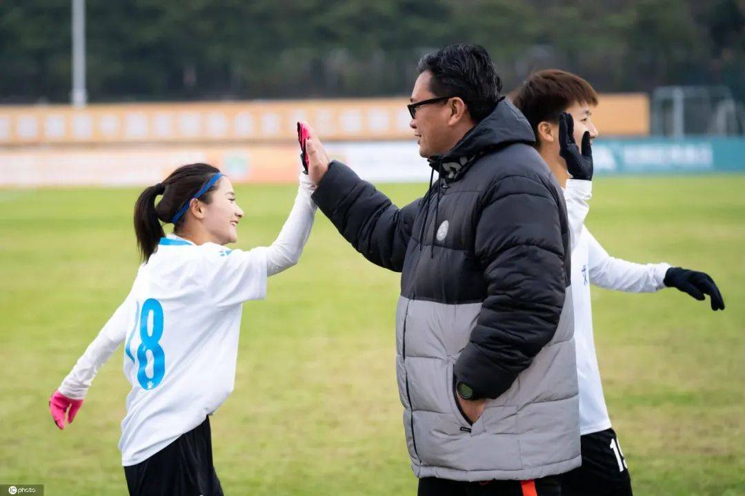 九游欢乐官方网站:足协杯决赛:强队胜出,捧起冠军奖杯,实现赛季目标 九游欢乐官方网站:足协杯决赛:强队胜出,捧起冠军奖杯,实现赛季目标